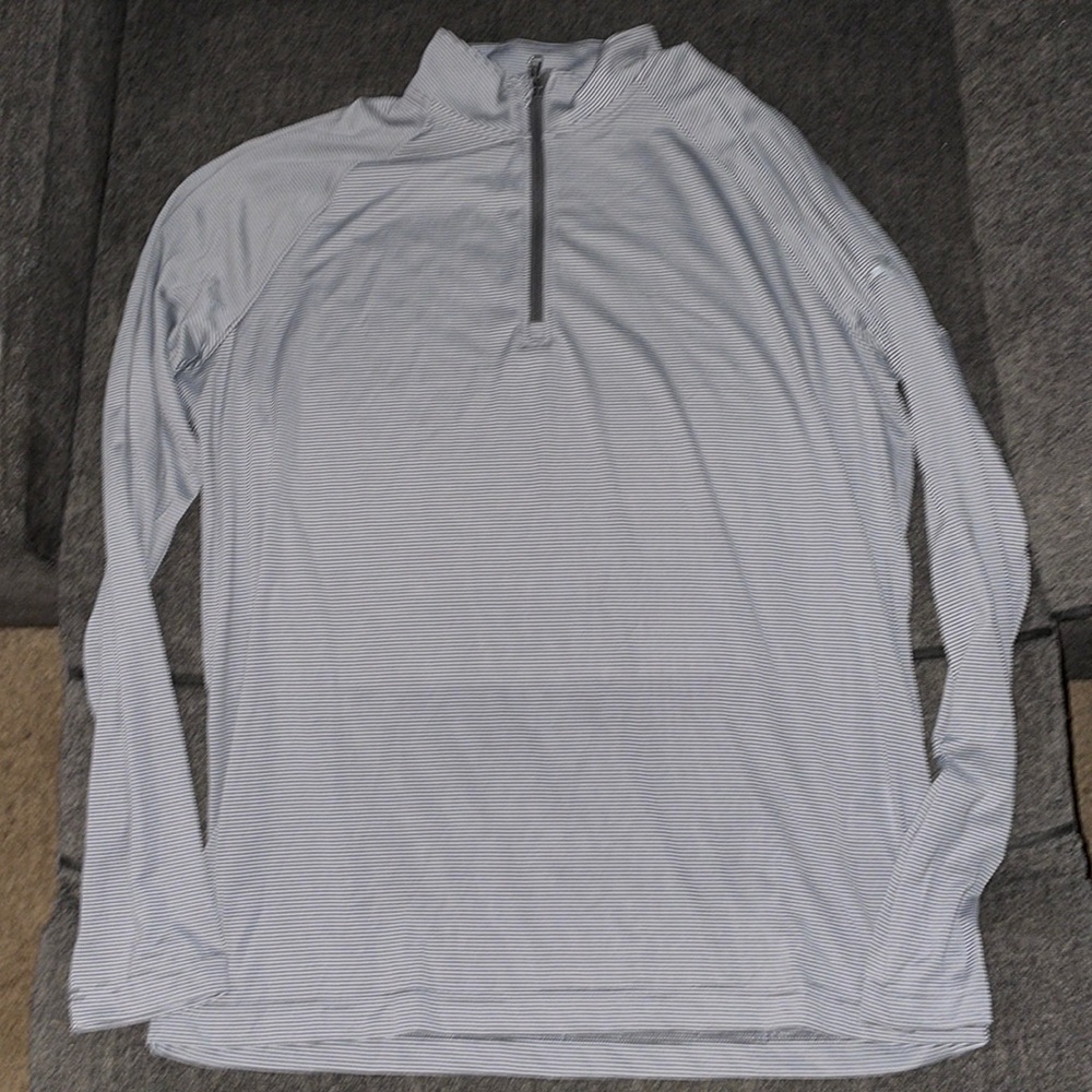 Women’s Under Armour loose heat gear half zip long sleeve.